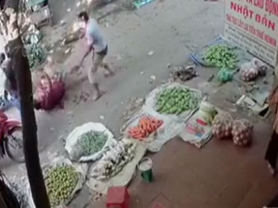 Hà Nội: Chém nhau kinh hoàng giữa chợ, 2 người thương vong