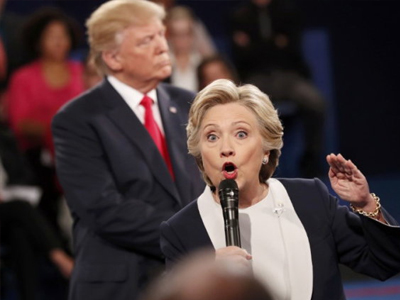 Vì sao ông Trump đi lòng vòng quanh bà Hillary?