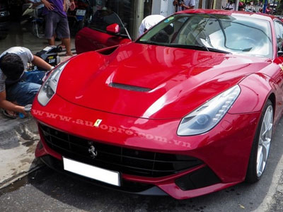 Bản độ Ferrari F12 Berlinetta độc nhất Việt Nam rao bán gần 17 tỷ Đồng