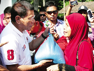 Phát ngôn bất ngờ của ông Duterte về Scarborough trước khi thăm Trung Quốc