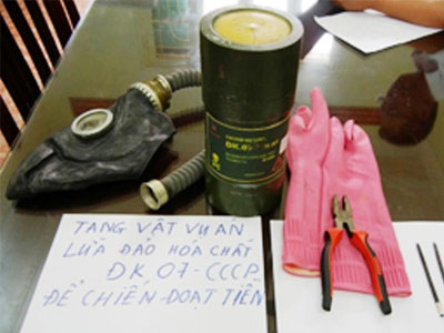 Trung tá dởm lừa bán lọ hóa chất đặc biệt giá 600.000 USD