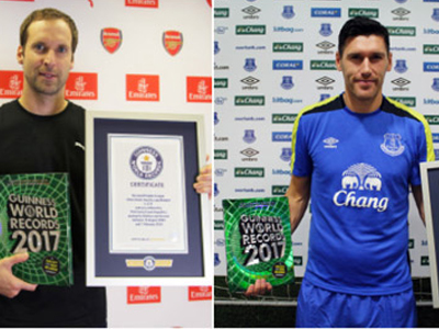 Cech và Barry được ghi tên vào sách kỷ lục Guinness