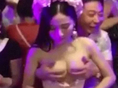 Lộ sự thật bất ngờ vụ cô dâu cho khách sờ ngực lấy tiền đi trăng mật