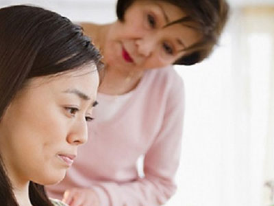 Muốn bù đắp tình cảm cho mẹ chồng mà tôi thấy khó quá