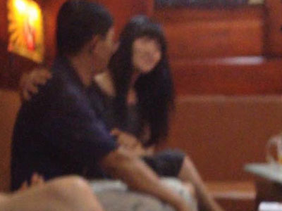 Phía sau cánh cửa karaoke: Chiêu trò hút máu “đào hát” của “cò” cho vay nặng lãi