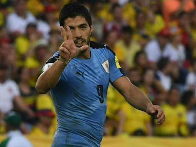 Suarez cân bằng kỷ lục của Crespo ở vòng loại World Cup