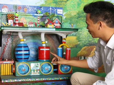 Ý tưởng máy thu và xử lý bão trong lòng đất của hai nữ sinh lớp 5