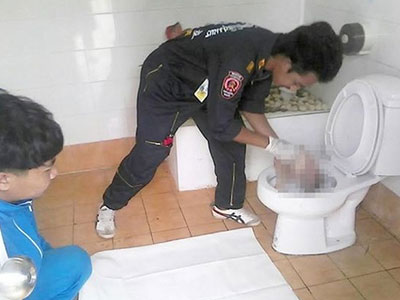 Kinh hoàng phát hiện thi thể trẻ sơ sinh đầy máu bị vứt bỏ trong bồn cầu ở nhà ga