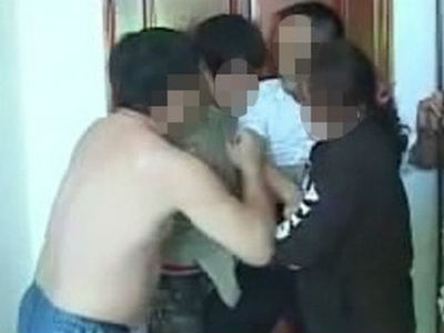 Kỷ luật Trưởng công an thị trấn bị chồng nhân tình bắt quả tang "ăn vụng" trong nhà nghỉ