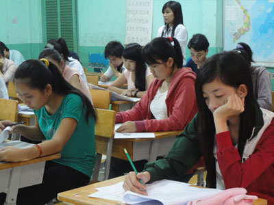 Lò luyện “hồi sinh” dạy thi trắc nghiệm