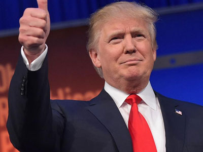 Lộ video Trump “tán tỉnh” bé gái 10 tuổi