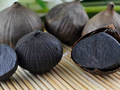 Loạn tỏi đen cô đơn gắn mác Lý Sơn