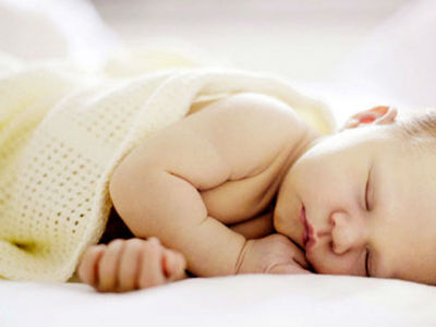 Nằm ngủ nghiêng bên trái có gây hại tim?