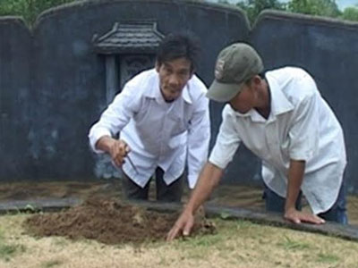 Vụ hàng ngàn ngôi mộ bị đóng đinh: Triệu tập 1 nghi can