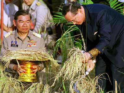 Bhumibol Adulyadej - Trái tim, linh hồn của người dân Thái