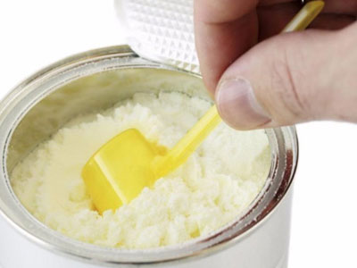 Bộ Y tế trả lời vụ "sữa công thức = sữa bò + hóa chất"