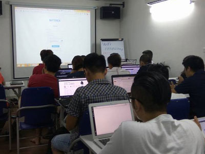 “Chợ” mua bán tiền ảo giữa Hà thành: Tỉ phú tiền ảo, con nợ tiền thật
