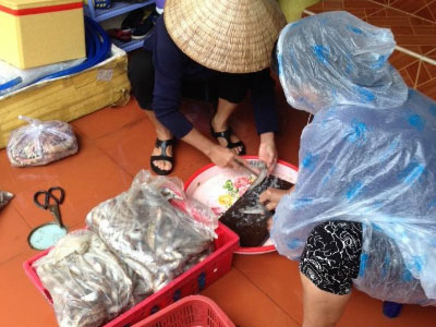 Nở rộ dịch vụ hải sản "xách tay"