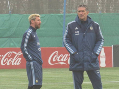 Tuyển Argentina gặp bão dư luận về chuyện "phe cánh của Messi"