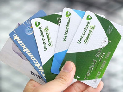 Vietcombank khóa thẻ ATM để bảo vệ chủ thẻ