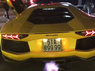 Xem siêu xe Lamborghini Aventador biển "tứ quý" 9 nẹt pô "khạc lửa" tại buổi tiệc của Minh "Nhựa"