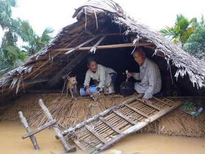 Chùm ảnh: Những hình ảnh nhói lòng về mưa lũ kinh hoàng ở miền Trung