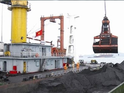 Than nhập từ Trung Quốc về Việt Nam, giá đắt nhất thế giới!