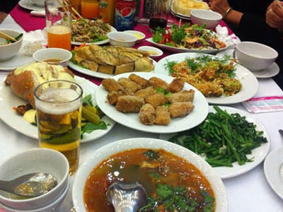 Chuyên gia văn hóa: "Ăn cỗ nhận phần là một thói quen tốt"