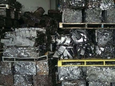 Mỗi ngày có hơn 10.000 tấn sắt thép phế liệu vào Việt Nam