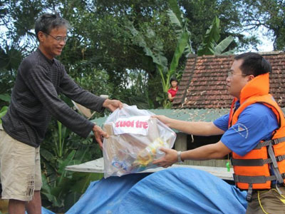 ​Hàng không nhận vận chuyển miễn phí hàng cứu trợ về miền Trung