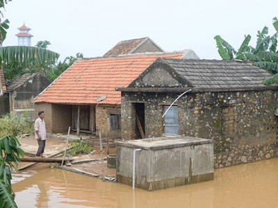 Những phận người mong manh trong lũ dữ