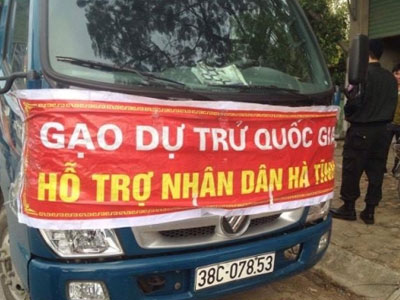 Phát hiện xe "đeo băng rôn gạo dự trữ hỗ trợ nhân dân Hà Tĩnh" nhập hàng cho tư thương