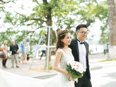 Chưa từng có: Cưới ở Bờ Hồ, tàn tiệc cùng khách mời dạo phố đi bộ