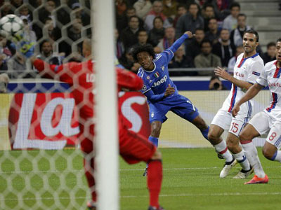 Juventus đả bại Lyon bằng siêu phẩm của hàng thừa Chelsea