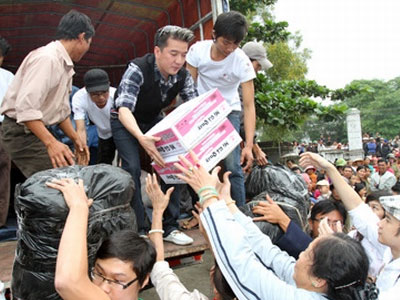Mr Đàm: “Sao tôi phải đảm bảo minh bạch tiền ủng hộ bà con vùng lũ?”