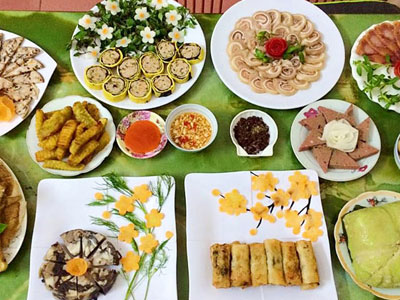 Những túi nilon từ cỗ cưới đã nuôi dưỡng chúng tôi