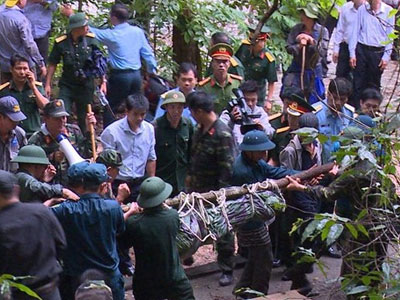 30 giờ băng rừng tìm máy bay trực thăng rơi ở Bà Rịa