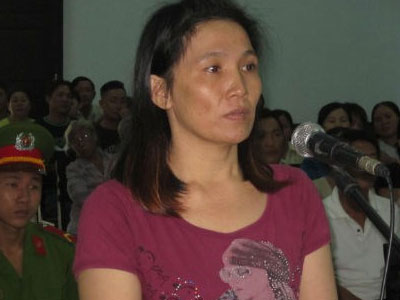 Đòi bán đất nuôi người tình, chồng bị vợ phóng hỏa thiêu sống