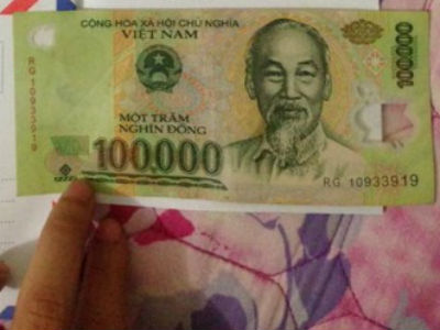 Hóm hỉnh chủ trọ dễ thương tặng tiền sinh viên thuê trọ ngày 20/10