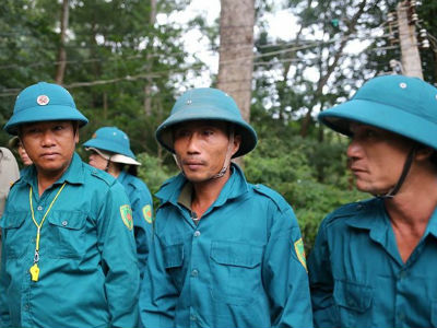 Người dân tình nguyện băng rừng tìm xác máy bay rơi
