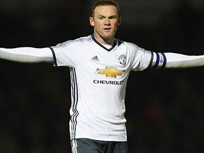 Rooney lên tiếng về việc phải ngồi dự bị