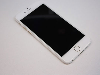 Sau iPhone đen nhám, xuất hiện iPhone trắng nhám