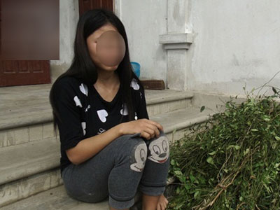 Đắng chát bi kịch 2 chị em gái đều trở thành "mẹ nhí", "hồn nhiên" nhờ bà ngoại nuôi con
