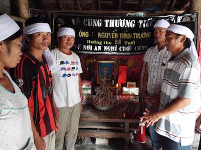 Giấy ra viện gây sốc: "Cụ ông biến chứng thai nghén khi đẻ và..