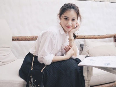 Ngắm “không biết chán” nụ cười trong veo của nữ DHS Việt tại Úc