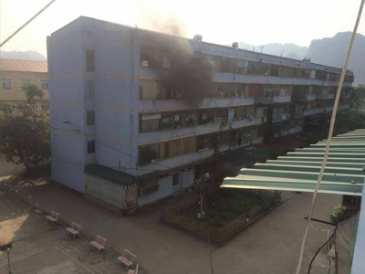 Cháy tầng 4 nhà chung cư, học sinh hoảng loạn la hét
