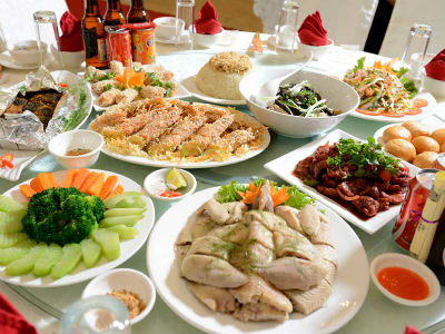 "Cỗ cưới đã đặt, tiền đã mừng, phần của mình thì gói thôi"
