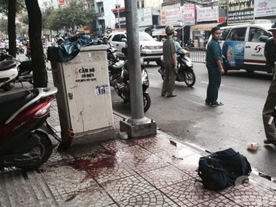Vụ chém lìa tay người đàn ông trên phố Sài Gòn: Tìm thấy một mã tấu trong balo