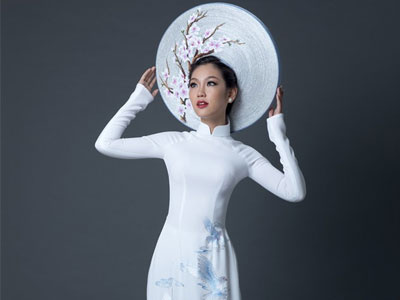 Á khôi Áo dài chọn quốc phục in hình cô gái Việt