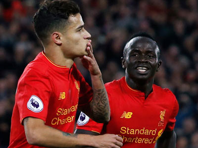 Liverpool leo lên thứ hai Ngoại hạng Anh